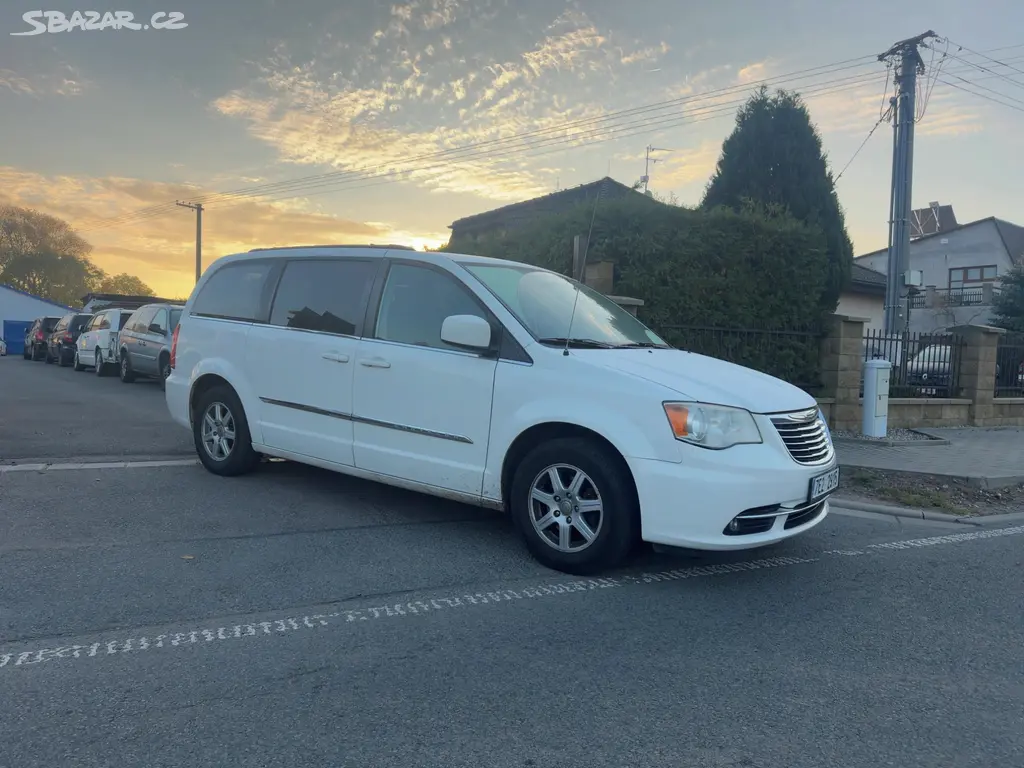 Chrysler Town Country 3,6 DVD StownGo kůže 2013
